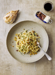 ANCHOVY AND LEMON LINGUINE WITH CRISPY CRUMBS