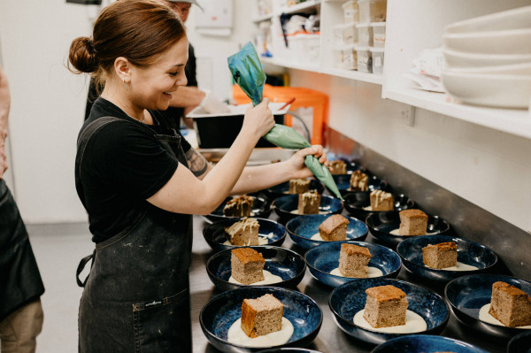 Everybody Eats volunteer