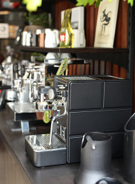 L'affare Launch Stone Espresso Machines