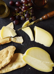 Caciocavallo with Fresh Grapes