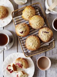 Sweet Cardamom, Rhubarb and Streusel Buns 