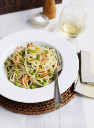 Spaghetti with Almonds, Peas and Salmon