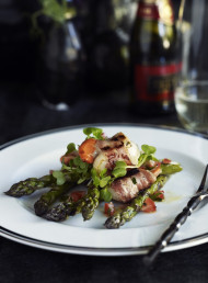 Scallops with Roasted Asparagus and Tomato Dressing