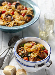 Fettuccine with Fish, Clams and Tomatoes 