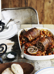 Roast Breast of Lamb on Spanish Beans