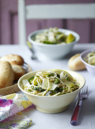 Spaghetti with Zucchini, Peas and Spinach