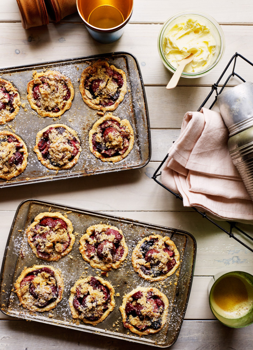 Fresh Cherry Crumble Tarts