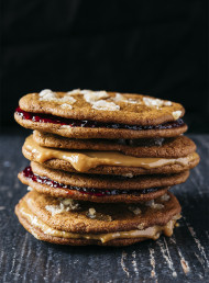 Gingersnap Cookie Sandwiches