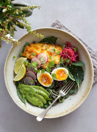 Breakfast Salad with Haloumi and Black Quinoa