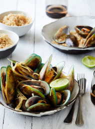 Mussels with Sake, Ginger and Butter Sauce