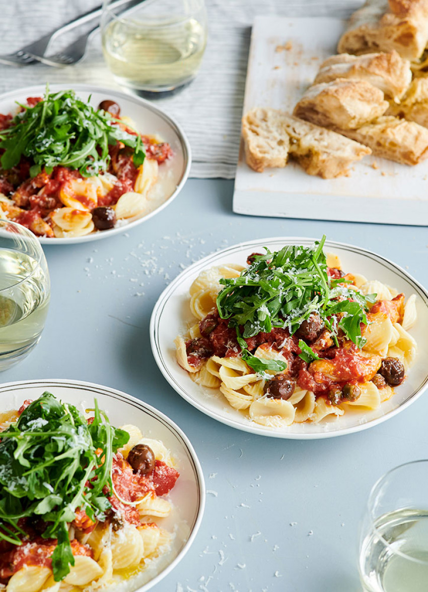 Shell Pasta with Chicken, Olives and Tomatoes