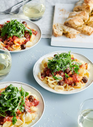 Shell Pasta with Chicken, Olives and Tomatoes