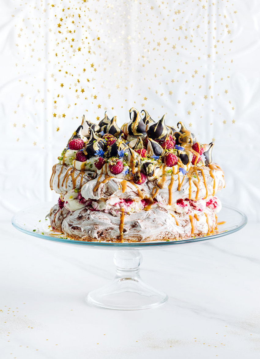 The Ultimate Christmas Pavlova